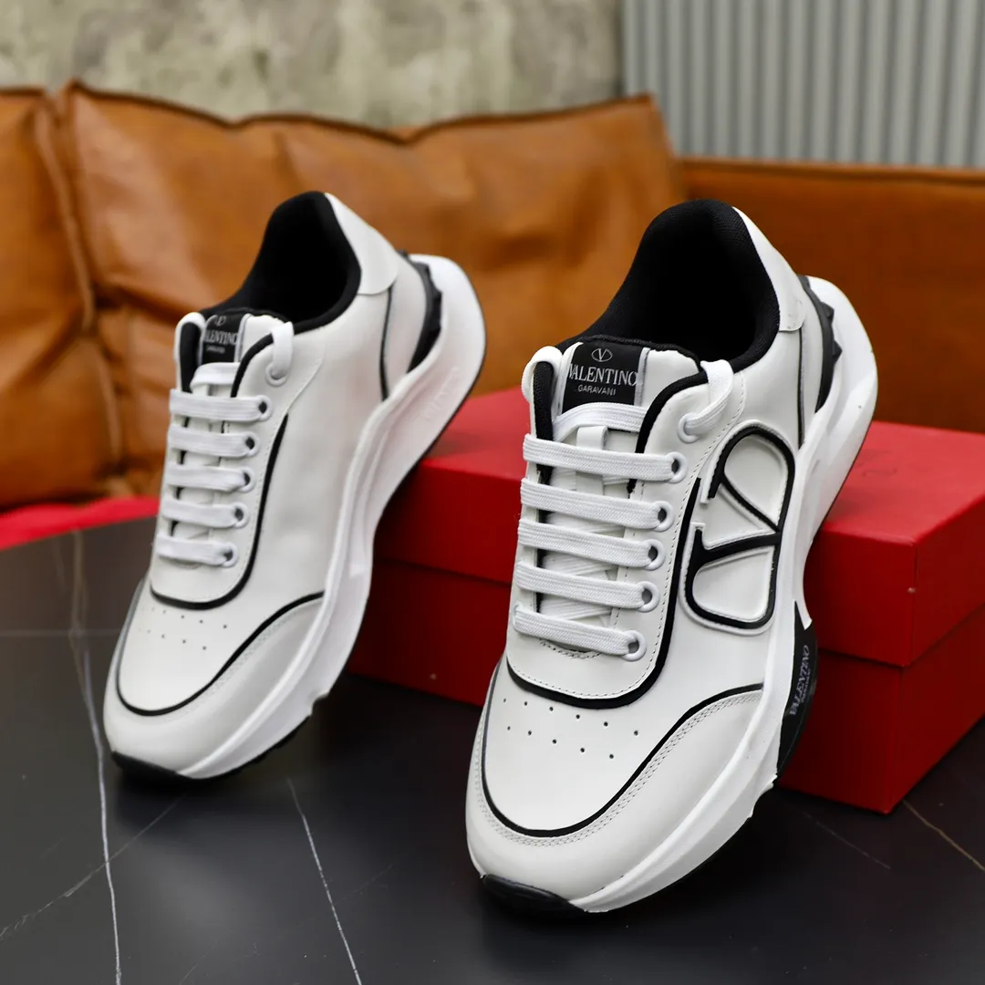 Men's shoes 💰480💰VALENTINO/Valentino 2024s men's latest low-top thick-soled sports shoes are shipped. Made with heavy industry, men's fine casual sports shoes, versatile style. Original leather, rubber lines embellished with geometric segmented uppers, hand-sewn, novel and fashionable, rubber soles with rivet details on the front and back, VALENTINO GARAVANI LOGO printed on the side, and Valentino decorative inlay on the tongue. Garavani Logo, comfortable, breathable and durable! Comes with full original packaging! Code number: 38-39-40-41-42-43-44 (45 can be customized)